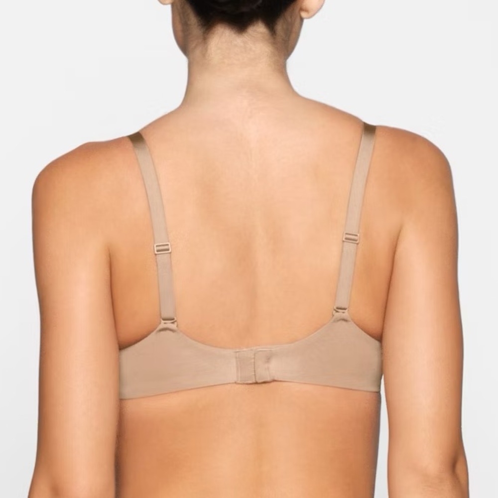 SKIMS weightless demi bra - Picture 2 of 7
